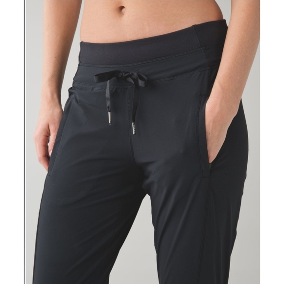 Lululemon Runderful Pant Black W/Reflectors Size Small - Picture 4 of 16